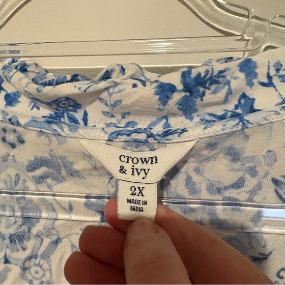 Crown & Ivy Plus Size floral Tiered Printed Ruffle Top blue white size 2X - Picture 3 of 4